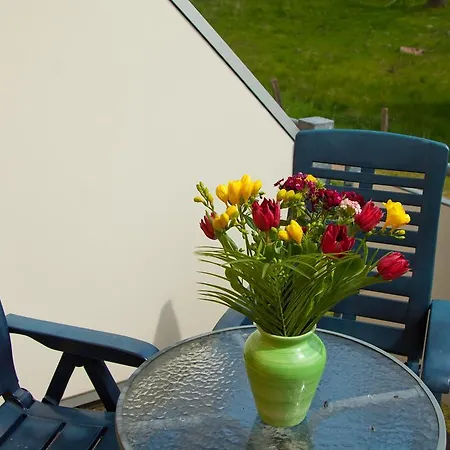 Ferien Unterm Reetdach In Gohren * Гёрен