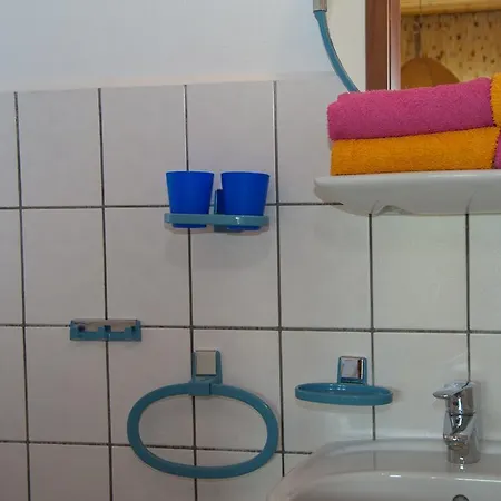 Ferien Unterm Reetdach In Gohren