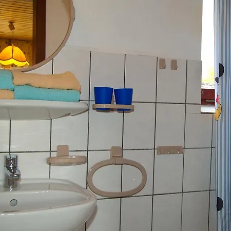 Ferien Unterm Reetdach In Gohren *