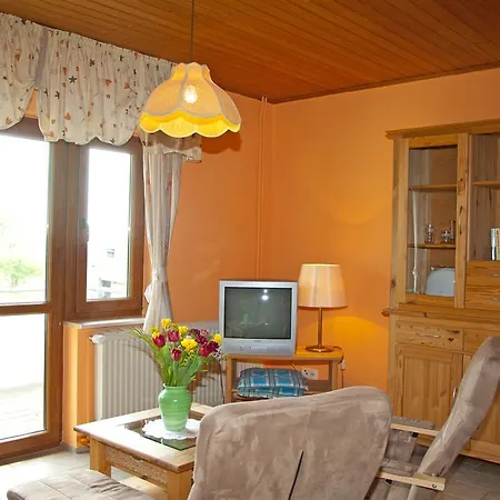 Ferien Unterm Reetdach In Gohren * Гёрен