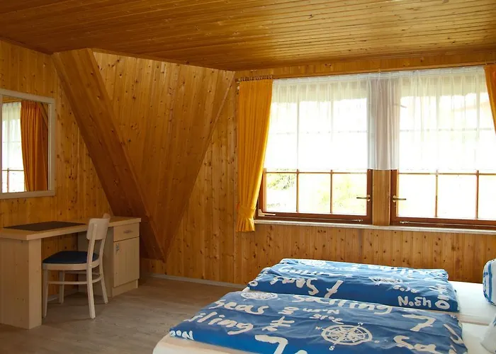 Ferien Unterm Reetdach In Gohren غورين